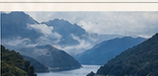 山あいの湖と風景